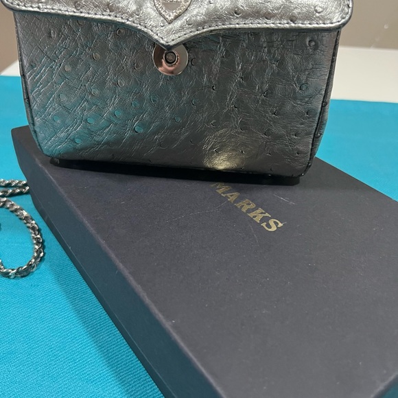 LANA MARKS BAG MEDIUM CHAIN METALLIC
PLATINUM OSTRICH LEATHER HANDBAG - Picture 4 of 8